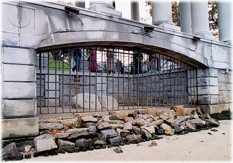 Plymouth Rock, New England America.jpg